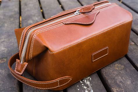 best men's leather dopp kit.